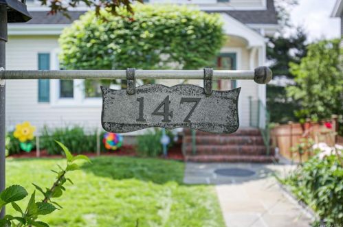 147 Davis Ave, White Plains, NY 10605-2311