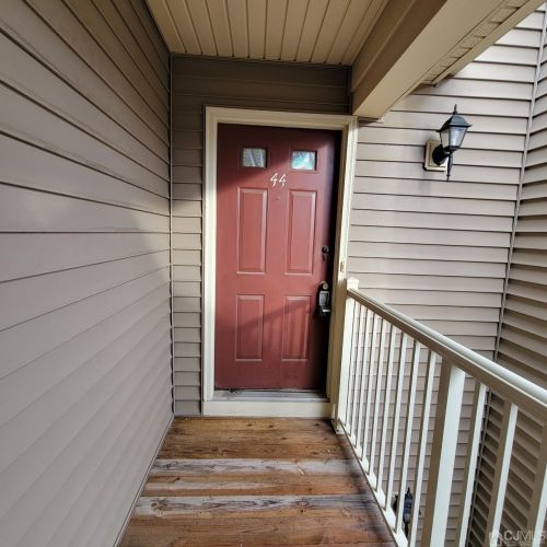 44 Lear Ct, East Brunswick NJ  08816-1851 exterior