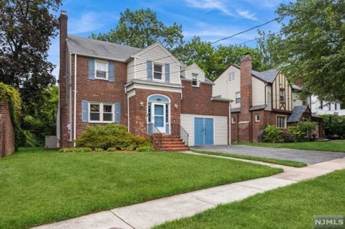 1212 Kensington Rd, Teaneck, NJ 07666-2757