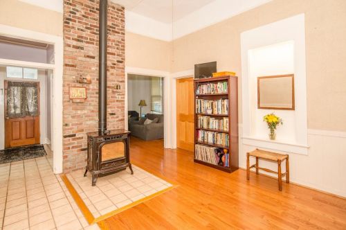 141 College St, Woodland, CA 95695-3221