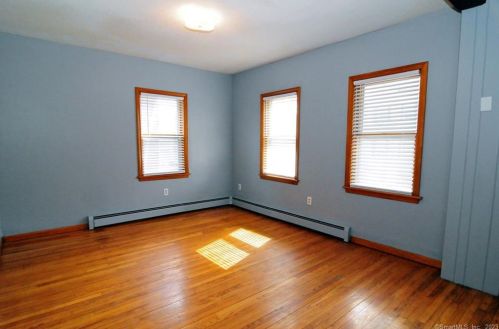 33 Grove St, Windsor Locks CT  06096-1829 exterior