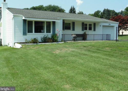 76 Charlotte Ave, Southampton, PA 18966-3242