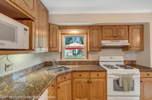 243 Crestview Dr, Middletown NJ  07748-3604 exterior