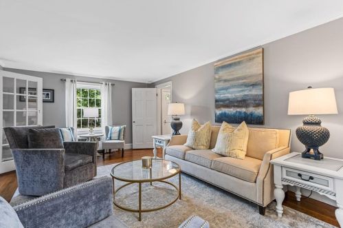 42 Pelham Pkwy, North Providence RI  02911-2915 exterior