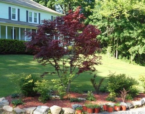 24 Homestead Rd, Gales Ferry, CT 06339-1427