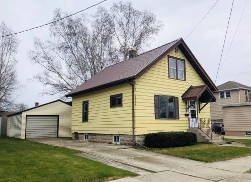 1021 21st St, Two Rivers, WI 54241-2720