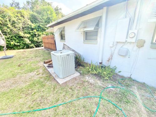 1306 Park Ave, Tavares FL  32778-2352 exterior