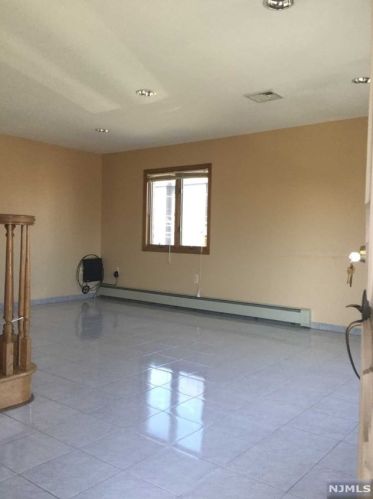 30 Crescent Ave, Cliffside Park NJ  07010-3046 exterior