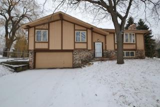 7685 Heritage Rd, Edina MN  55346-4427 exterior