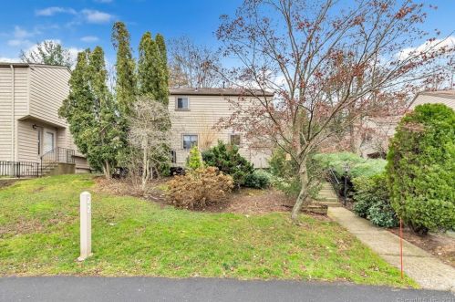 22 Happy Hollow Cir, Stratford, CT 06614-8411
