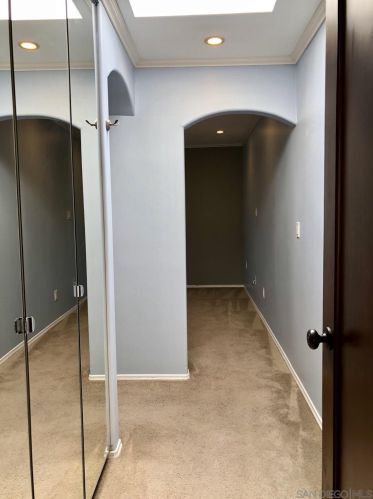 1660 Linwood St, San Diego CA 92110-2830 exterior