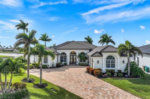 2744 37th Ter, Cape Coral, FL 33914-2802