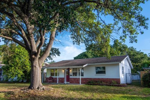 6059 3rd Ave, Saint Petersburg, FL 33707-1605