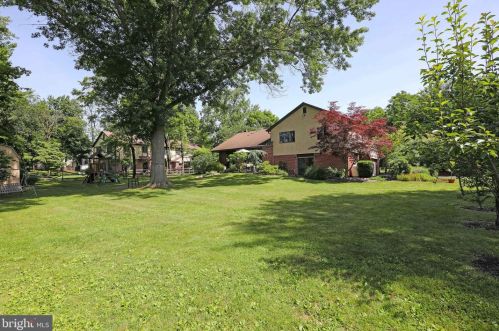 1404 Southwind Way, Dresher PA  19025-1026 exterior