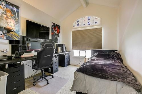 136 Valero Cir, Calabasas CA  91377-5551 exterior