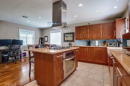 3753 Snowden Ave, Long Beach CA  90808-2226 exterior