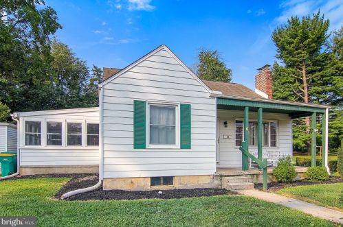 6 Green Cir, Camp Hill, PA 17011-4224