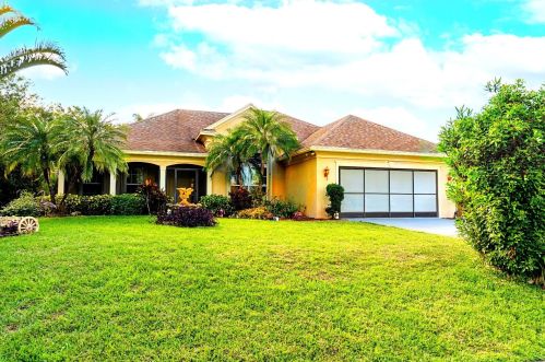 1750 Ardmore St, Fort Pierce, FL 34953-1054