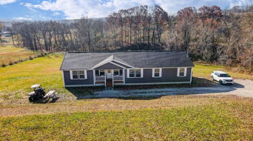 4300 Foxfire Dr, Zanesville, OH 43701-9367