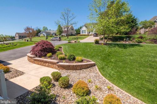 160 Manor Dr, Edinburg VA  22824-3579 exterior