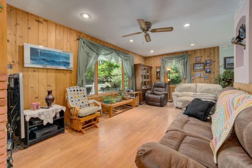 1793 Hillcrest Dr, New Johannesburg, WI 54017-7138