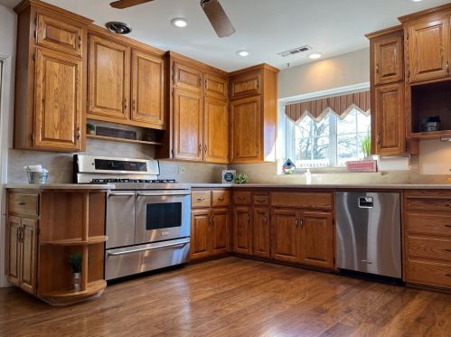 942 9th St, Turlock, CA 95380-5923