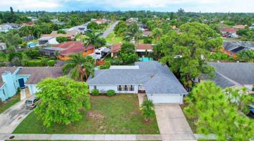 5795 Upland Way, West Palm Beach, FL 33417-5710