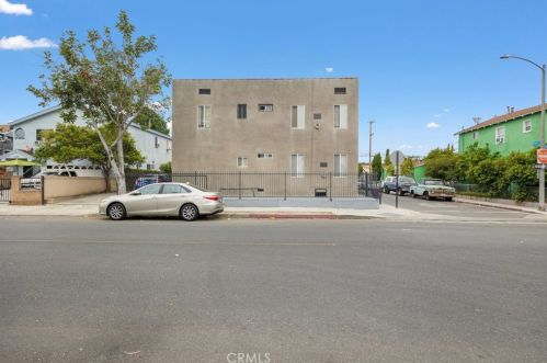 930 11th St, Long Beach CA  90813-3577 exterior
