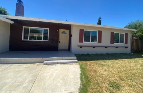 8492 Beverly Ln, Pleasanton, CA 94568-1255