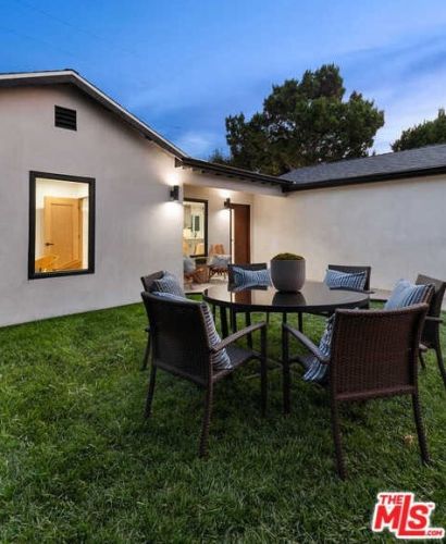 14322 Collins St, Van Nuys CA  91401-4612 exterior