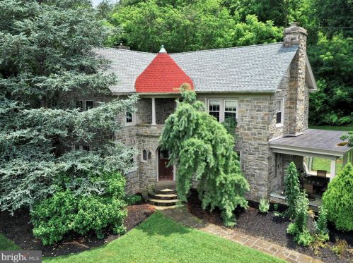 64 Willow St, Swartzville, PA 17569-9332