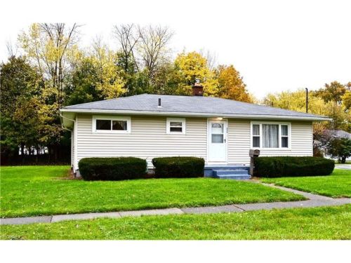 151 Donovan St, Mogadore, OH 44260-1015