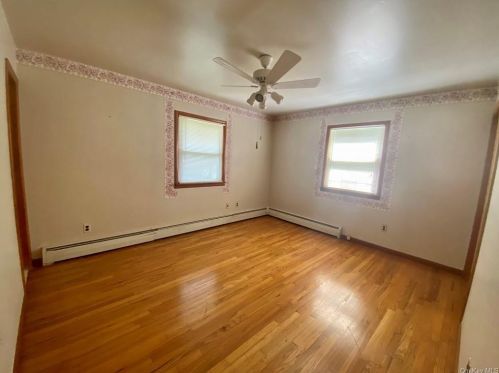 5 Court Ln, Fishkill NY  12524-2432 exterior