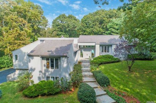6 View Dr, Muttontown, NY 11771-2811