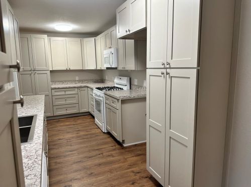 613 Newton Dr, Burleson TX  76028-3727 exterior