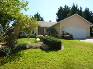 2379 Esquire Dr, Roseburg, OR 97471-6014