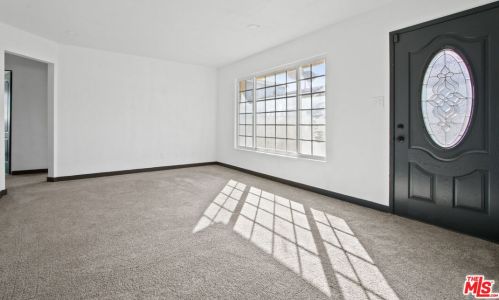 5916 Gardenia Ave, Long Beach, CA 90805-4210