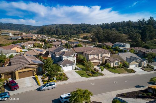 622 Wildflower Dr, Santa Maria CA  93455-6099 exterior