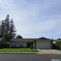 1020 Wimbledon Dr, Lodi, CA 95240-7021