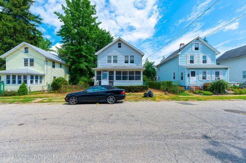 23 Henry St, East Freehold, NJ 07728-1830