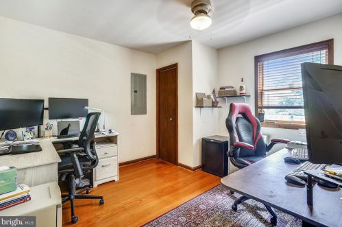 2402 Youngs Dr, Haymarket VA  20169-1532 exterior