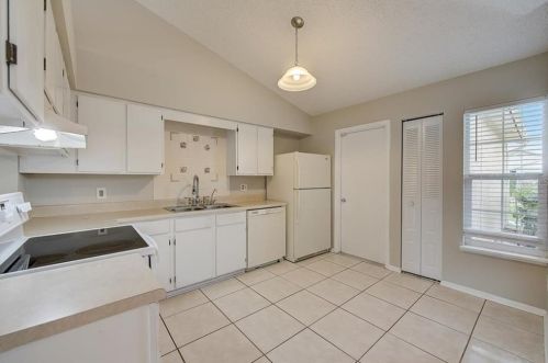 915 Derbyshire Dr, Kissimmee FL 34758-3120 exterior