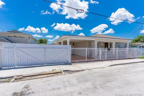 2259 5th Ave, Hialeah FL  33010-2104 exterior