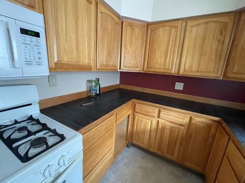 228 Blaine St, Grove City, PA 16127-1602
