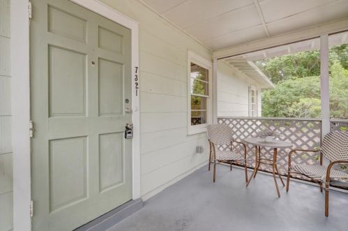 7321 6th Ave, Saint Petersburg, FL 33710-7535