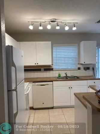 8640 22nd Ct, Hollywood FL  33025-2007 exterior