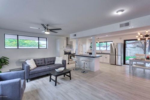 8302 Kenyon Dr, Tucson, AZ 85710-4228