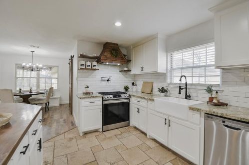 714 Holly Springs Dr, Conroe TX  77302-3764 exterior