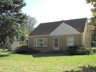 14325 Hyland Dr, Brookfield, WI 53005-2313