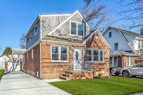 190 Violet Ave, Floral Park NY  11001-3026 exterior